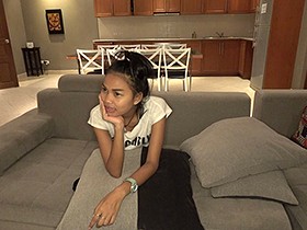 手足のすらっとした健康的褐色スレンダーなタイ少女に会いにバンコクまで行きました。パイパン半外半中出し サンプル動画サムネイル